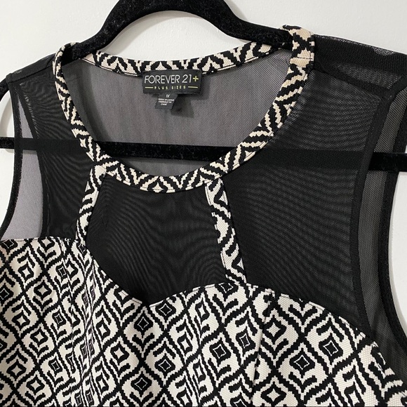 Forever 21 Black & White Cropped Tank Top | 1X - Picture 3 of 7